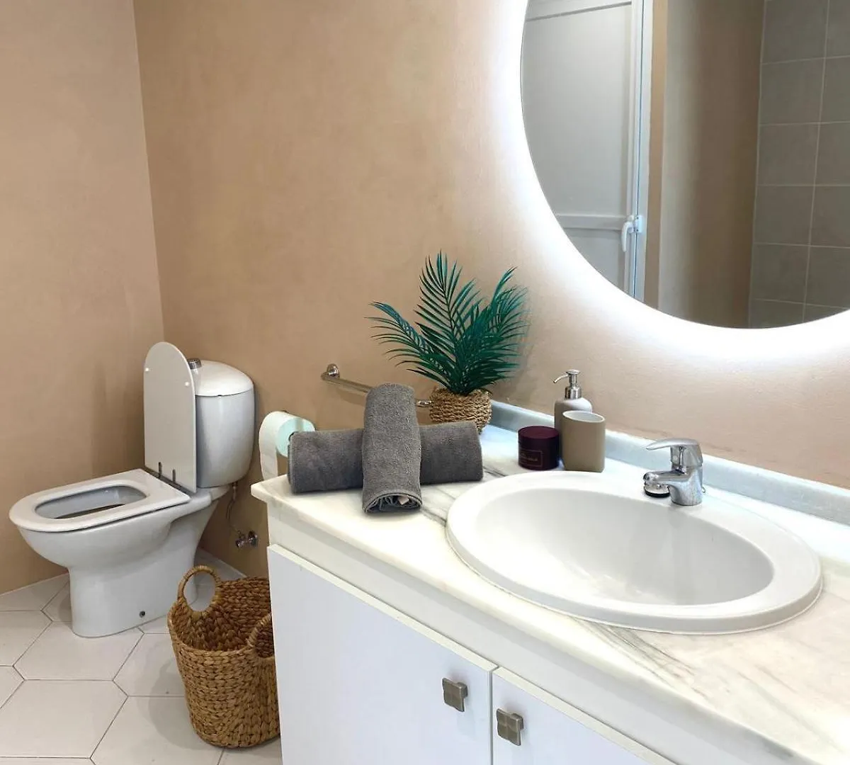 Beach Front Apartment Miraflores Sitio de Calahonda