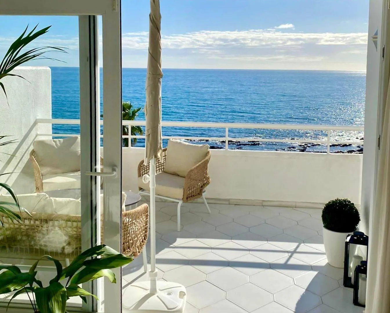 Beach Front Apartment Miraflores Sitio de Calahonda