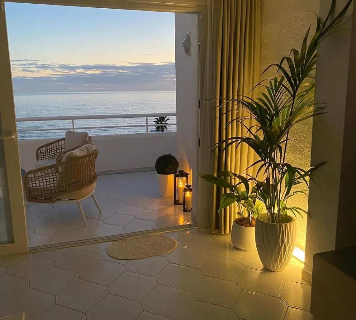 Beach Front Apartment Miraflores Sitio de Calahonda Spain