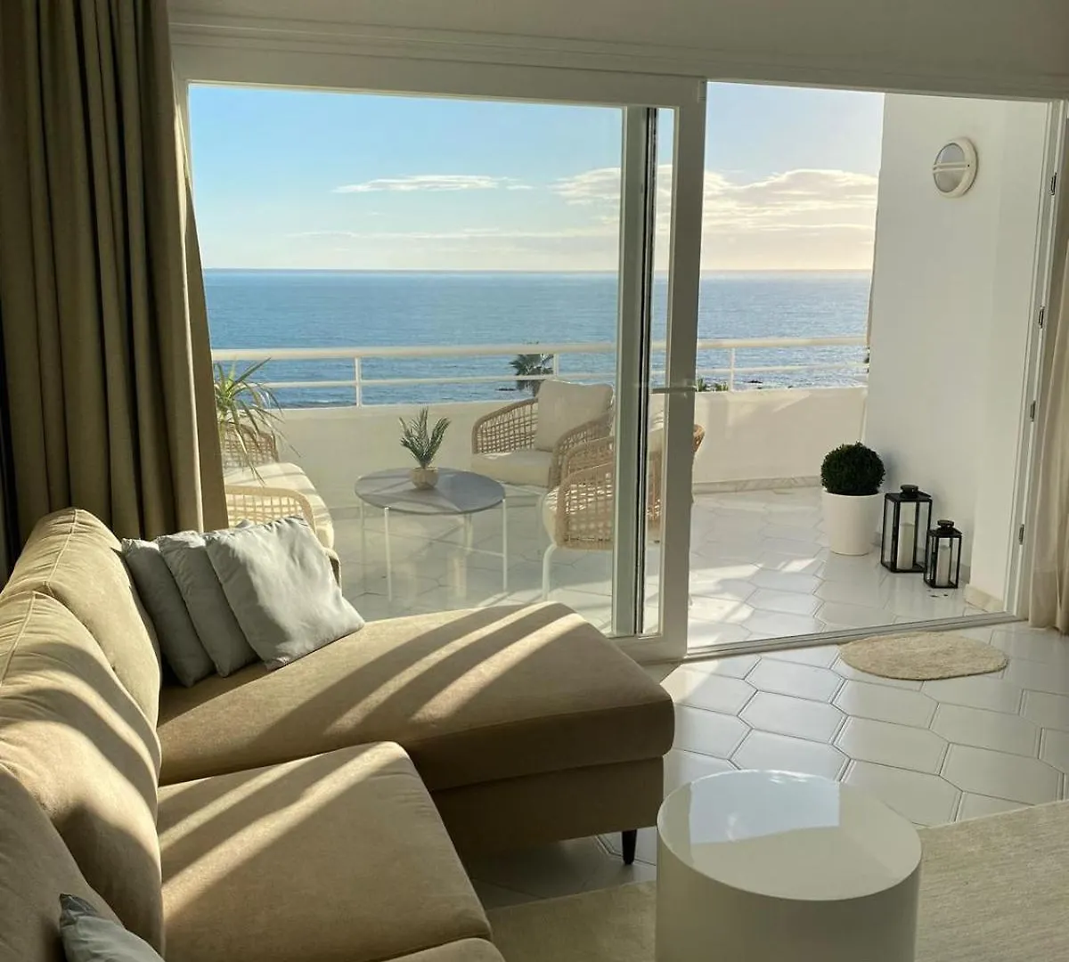 Beach Front Apartment Miraflores Sitio de Calahonda