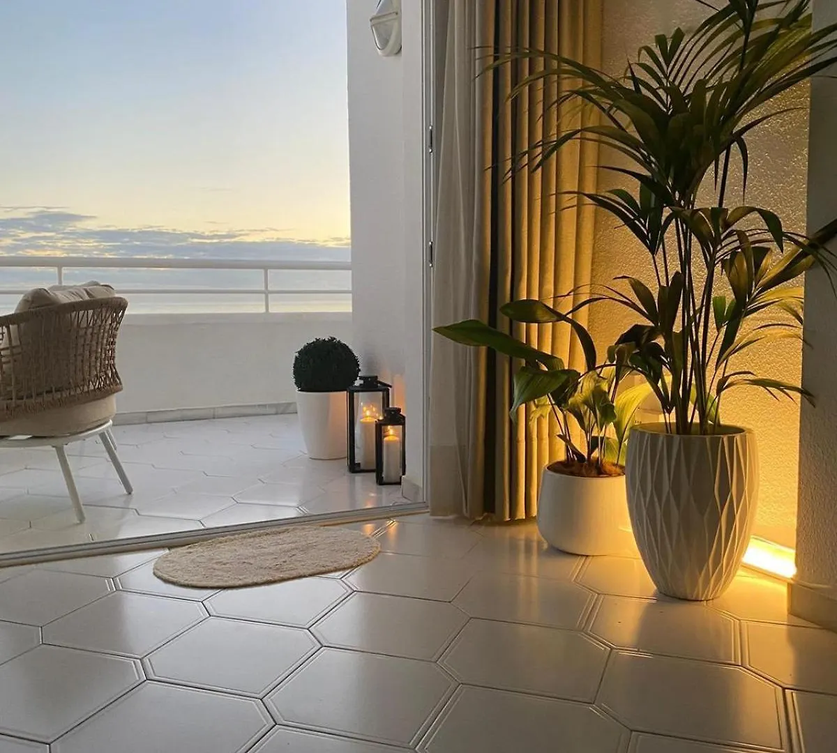 Beach Front Apartment Miraflores Sitio de Calahonda 0*,