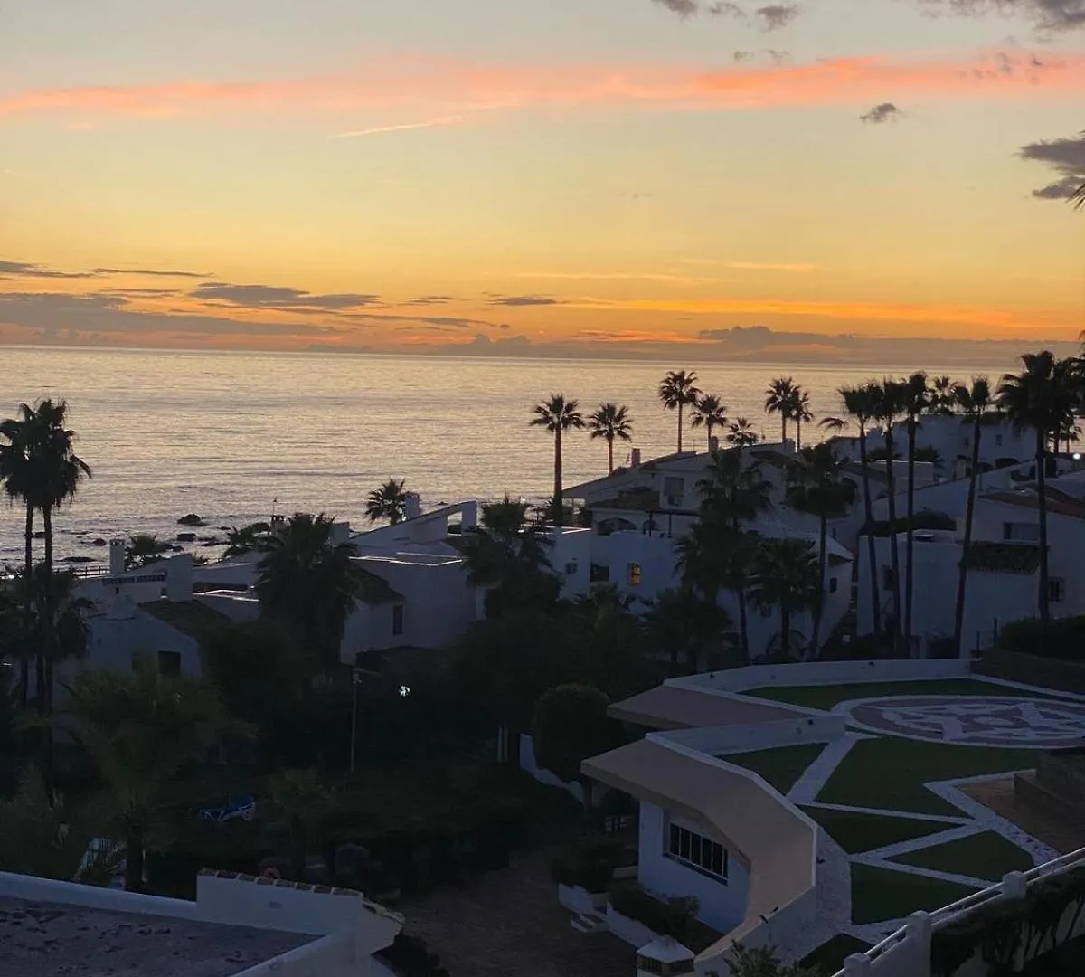 Beach Front Apartment Miraflores Sitio de Calahonda