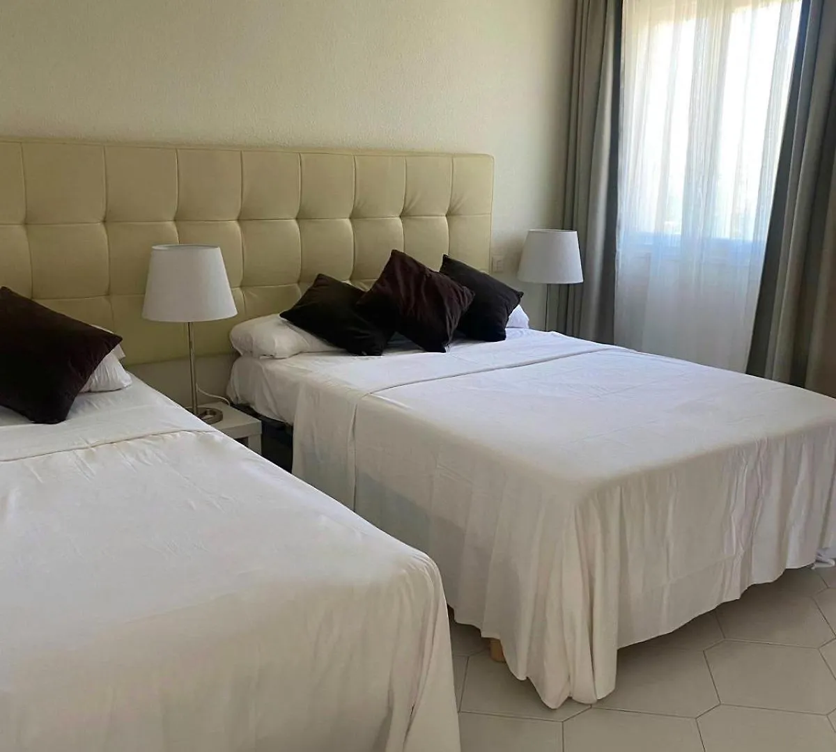 Beach Front Apartment Miraflores Sitio de Calahonda 0*,  Spain